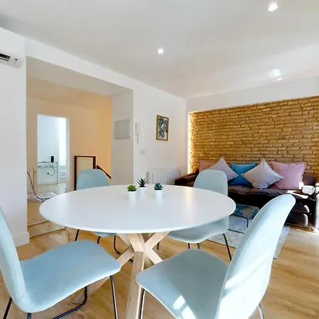 Victoria Apartment *