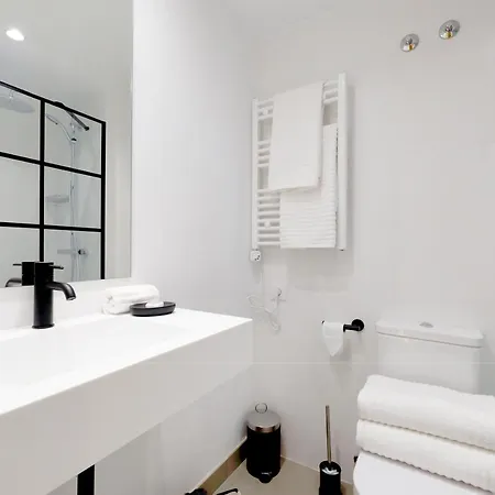 Victoria Apartment *