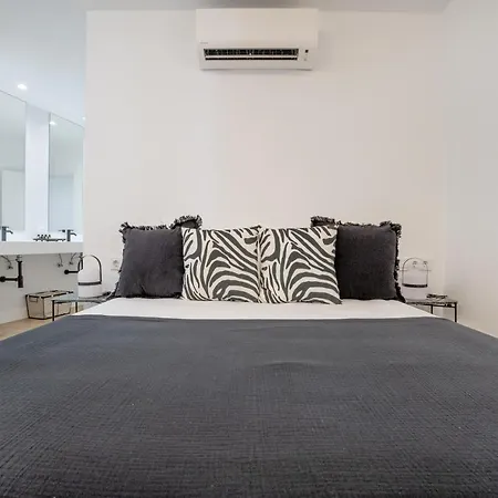 Victoria Apartment *