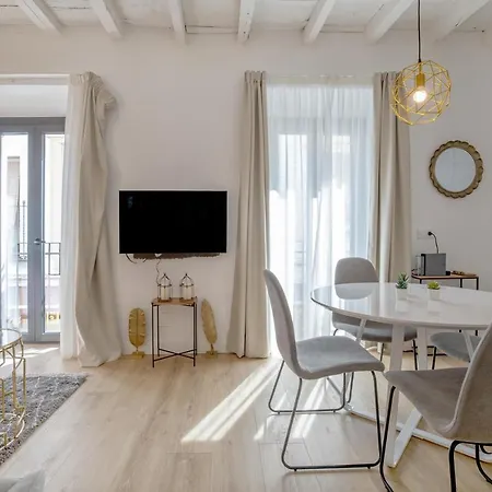 Victoria Apartment *